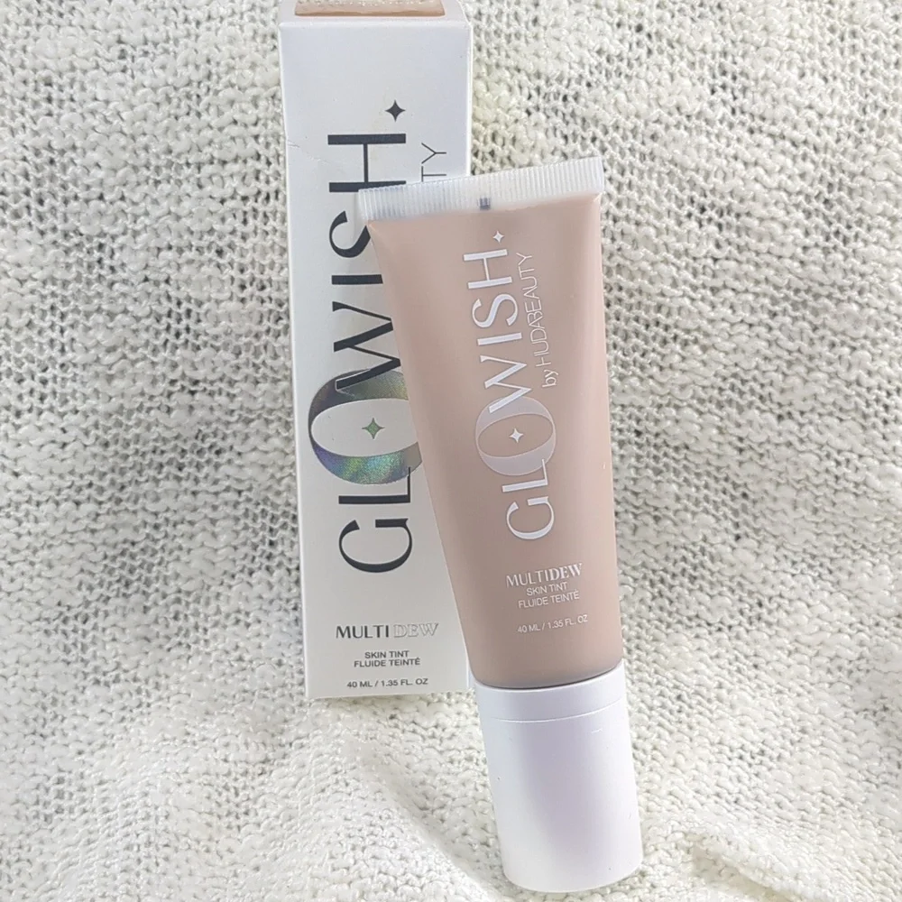 HUDA BEAUTY GloWish Multidew Skin Tint LIGHT MEDIUM 04, 40ml/1.35fl oz